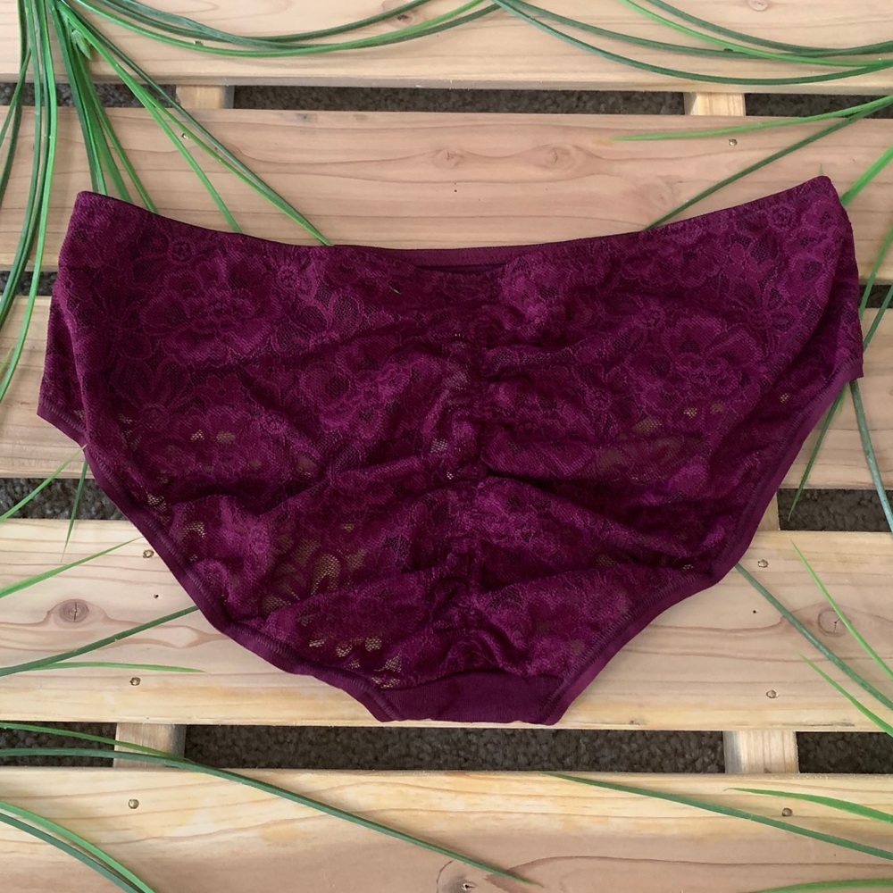 🚨SOLD🚨Maroon Scrunched Butt Floral Lace Panty - Picture 2 of 2